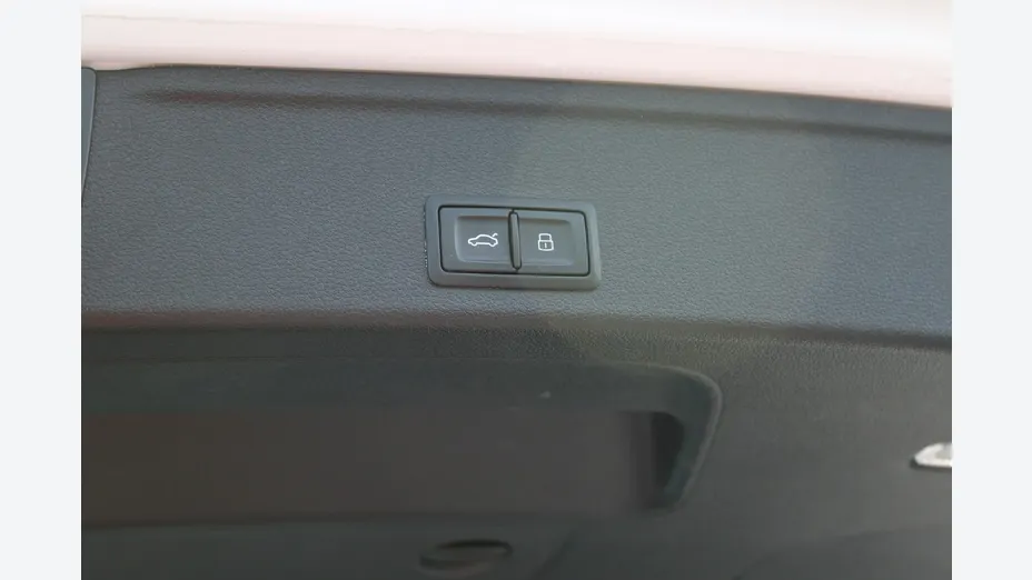AUDI A4 -