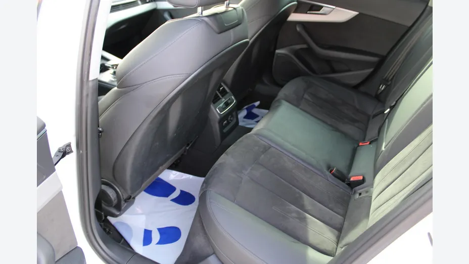AUDI A4 -