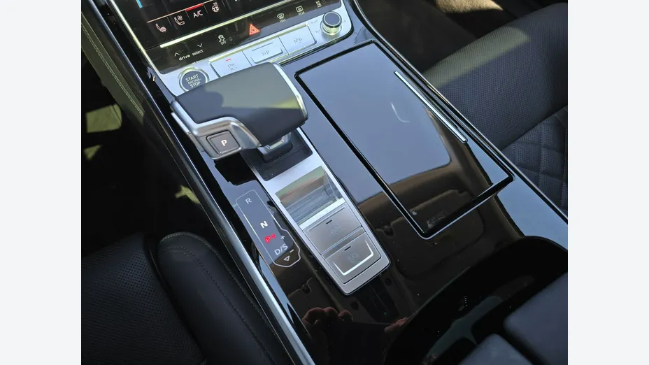 AUDI A8 -