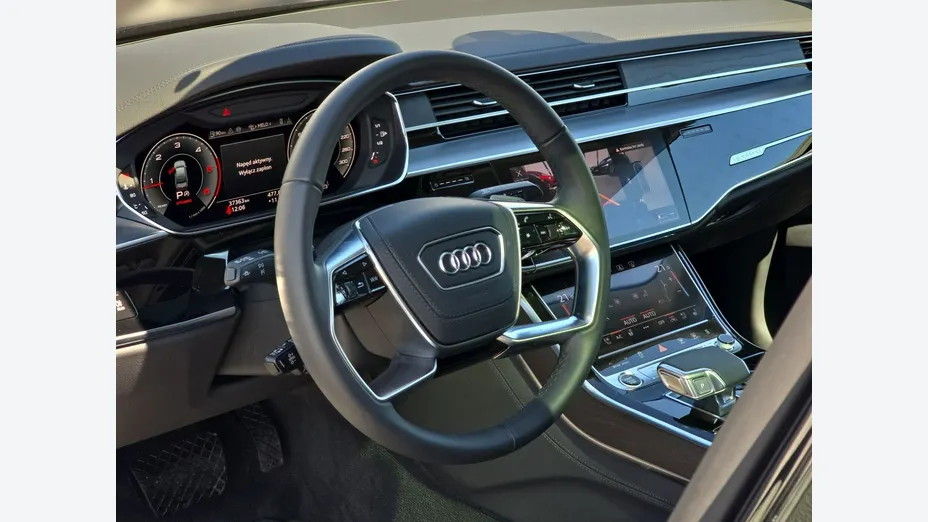 AUDI A8 -