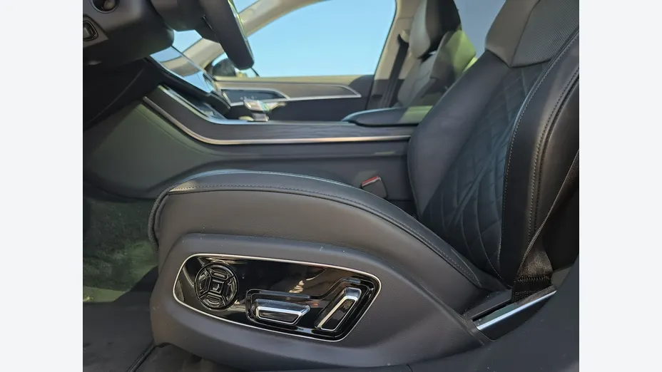 AUDI A8 -