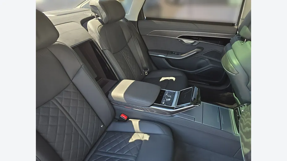 AUDI A8 -