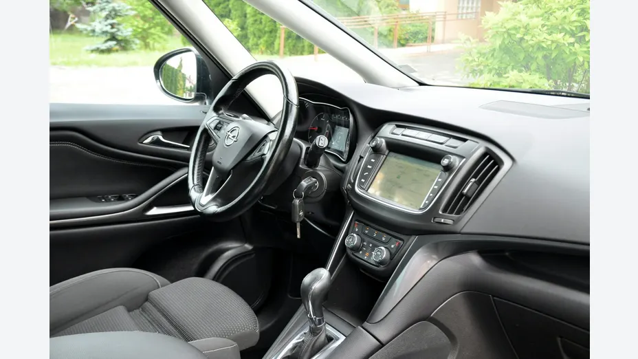 OPEL Zafira -