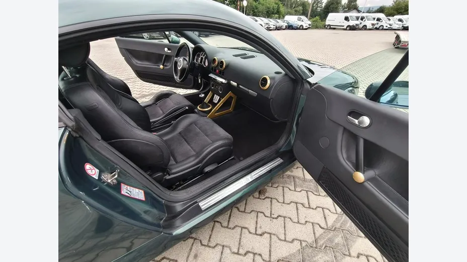 AUDI TT -