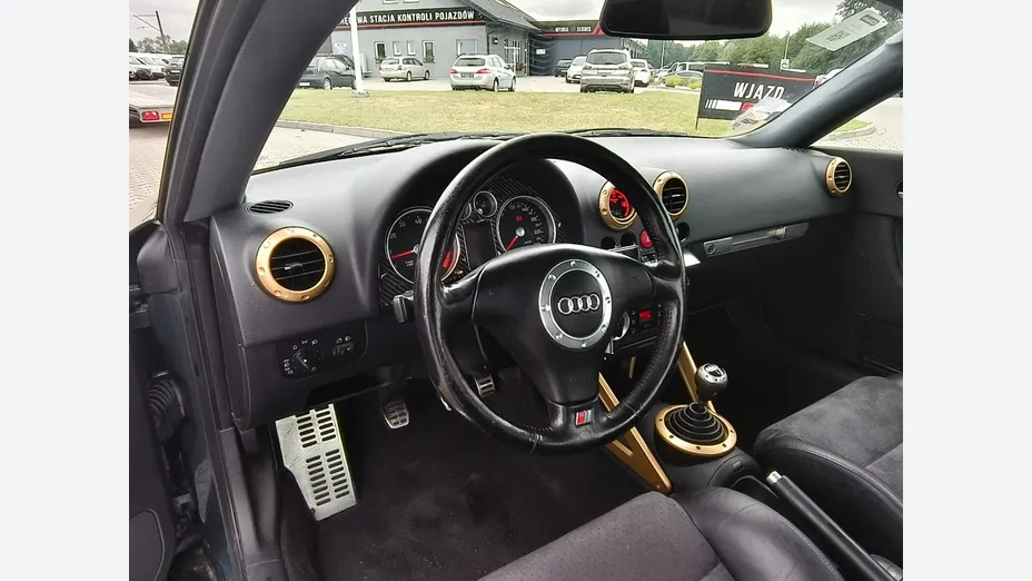 AUDI TT -