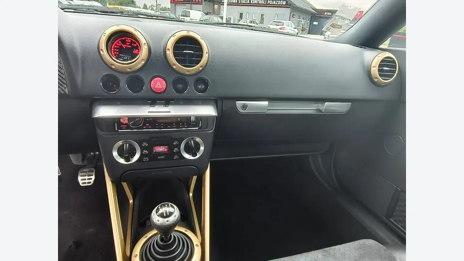 AUDI TT -