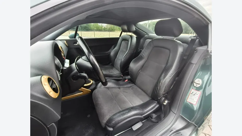 AUDI TT -