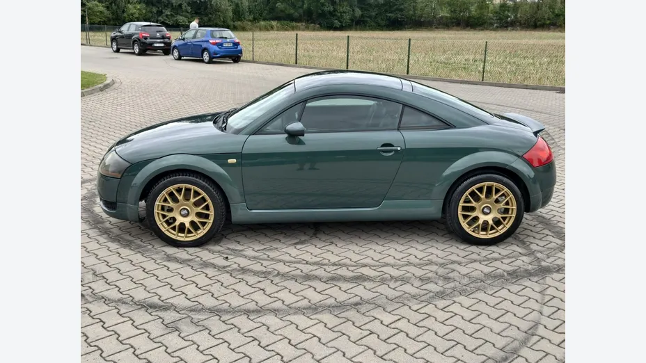 AUDI TT -