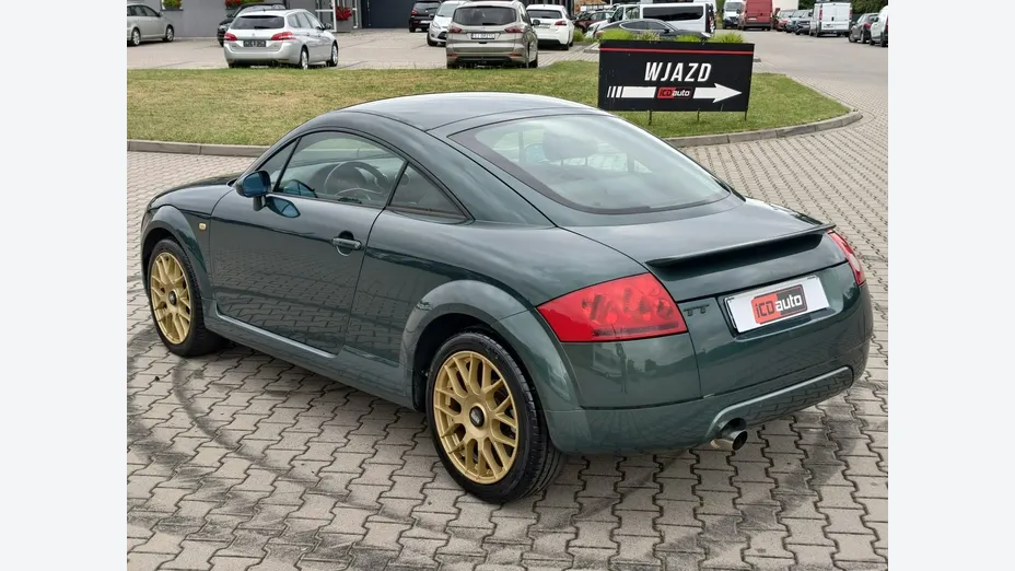 AUDI TT -
