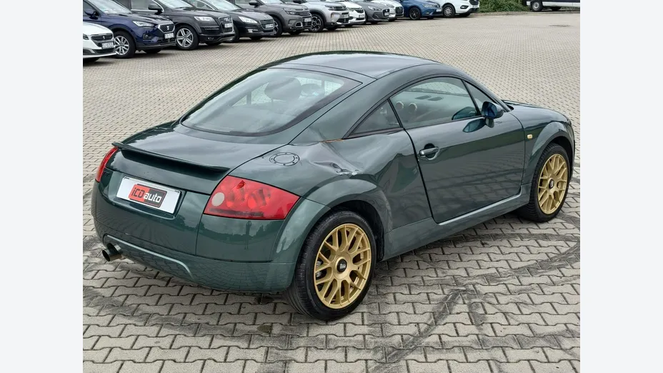 AUDI TT -