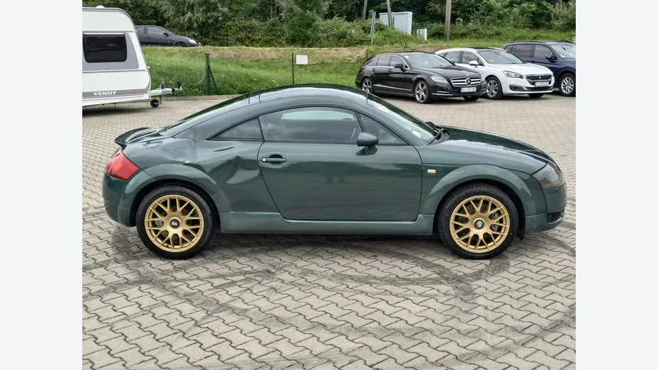 AUDI TT -