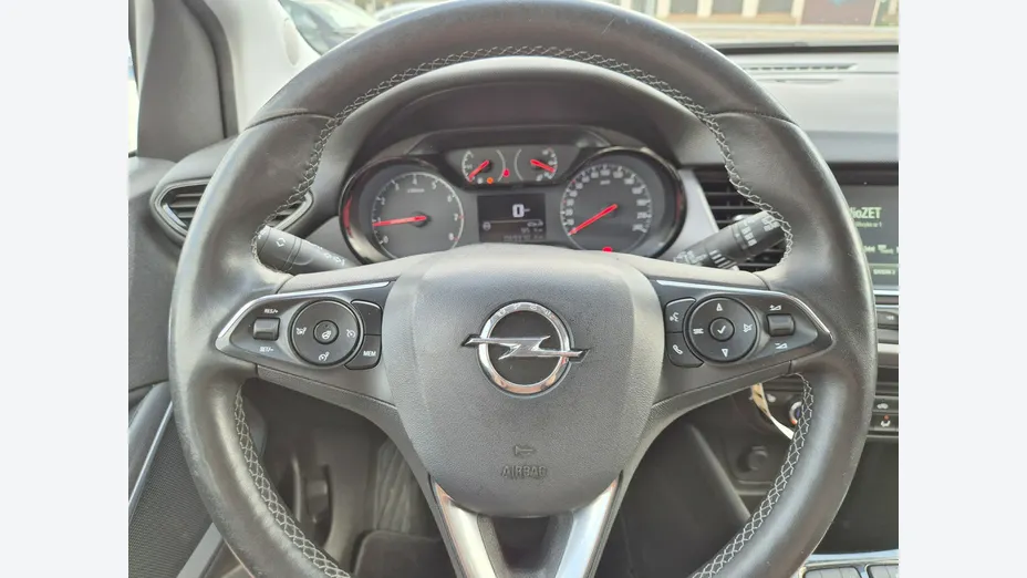OPEL Crossland X -