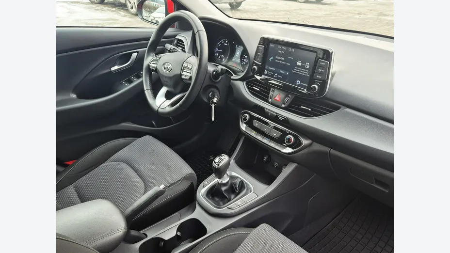 HYUNDAI i30 -