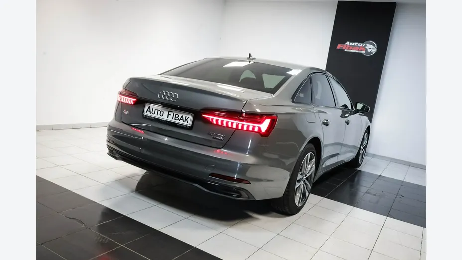 AUDI A6 -