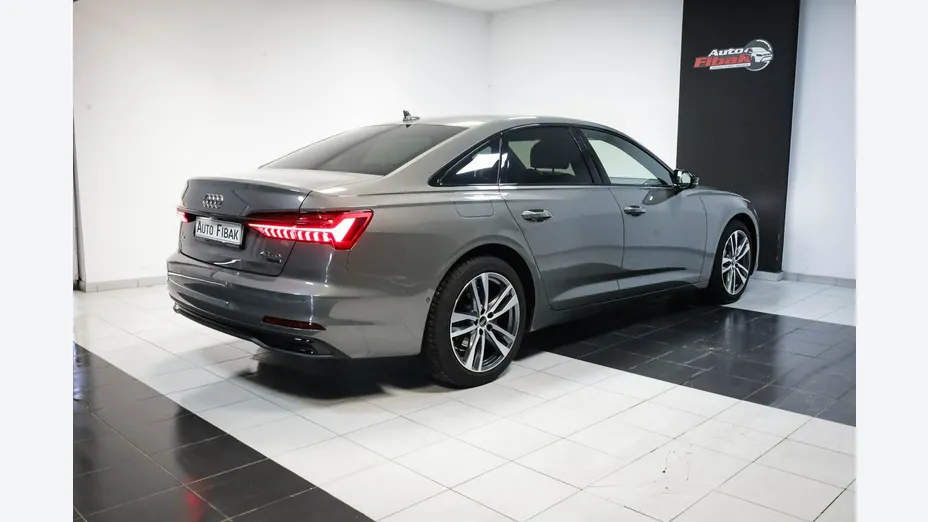 AUDI A6 -