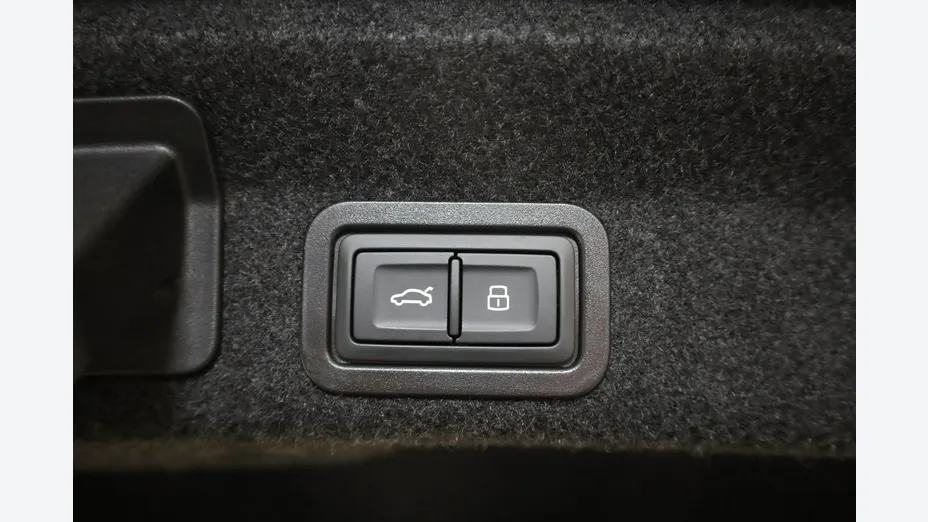 AUDI A6 -