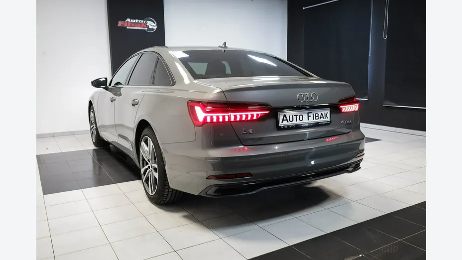 AUDI A6 -