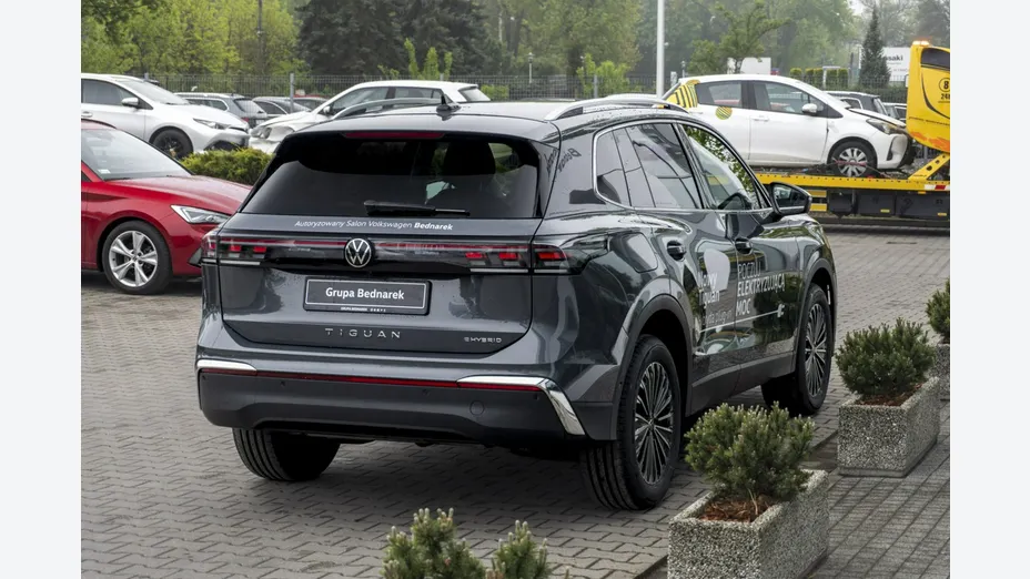 VOLKSWAGEN Tiguan -