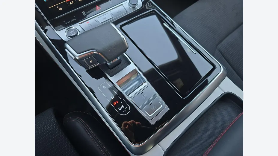 AUDI Q7 -