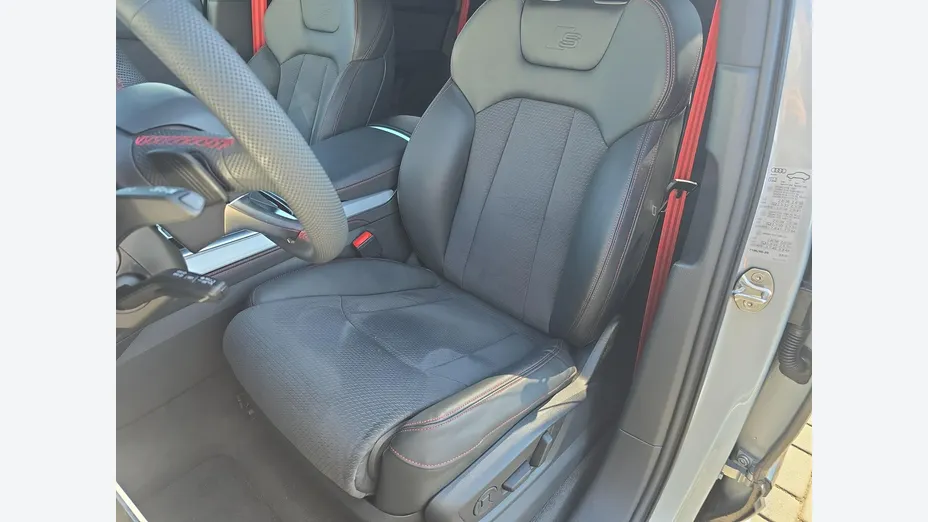 AUDI Q7 -