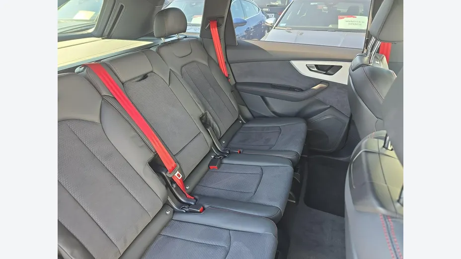 AUDI Q7 -