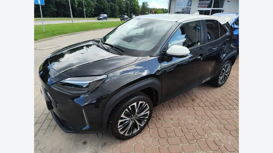 TOYOTA Yaris Cross -