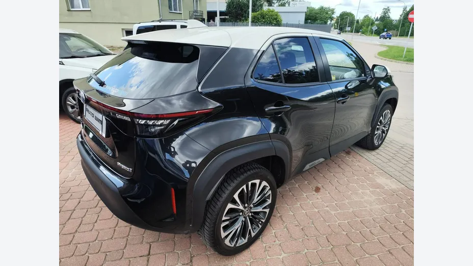 TOYOTA Yaris Cross -