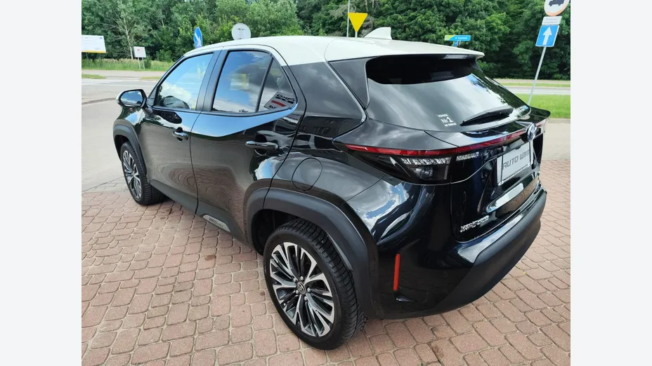 TOYOTA Yaris Cross -