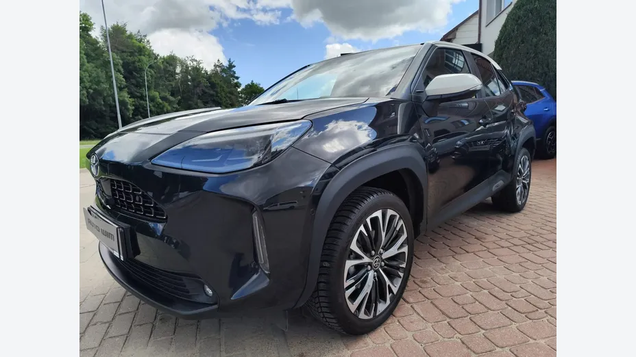 TOYOTA Yaris Cross -