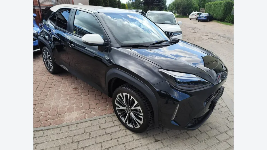 TOYOTA Yaris Cross -