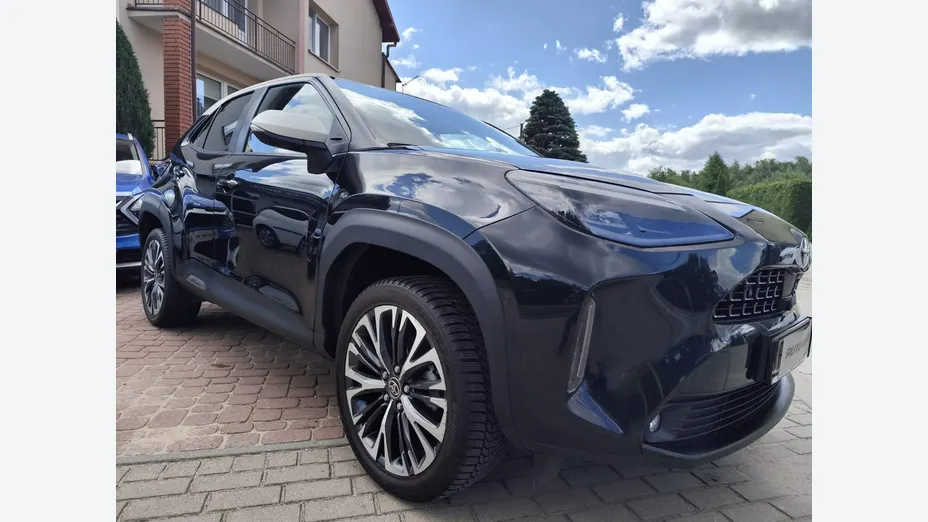 TOYOTA Yaris Cross -