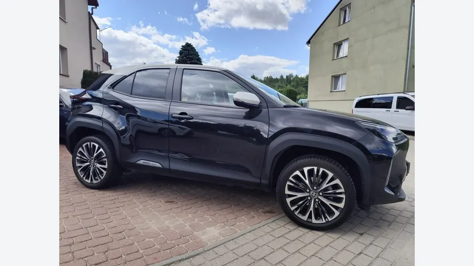 TOYOTA Yaris Cross -