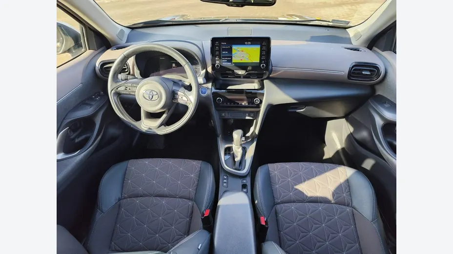 TOYOTA Yaris Cross -