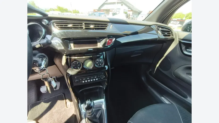 CITROEN DS3 -