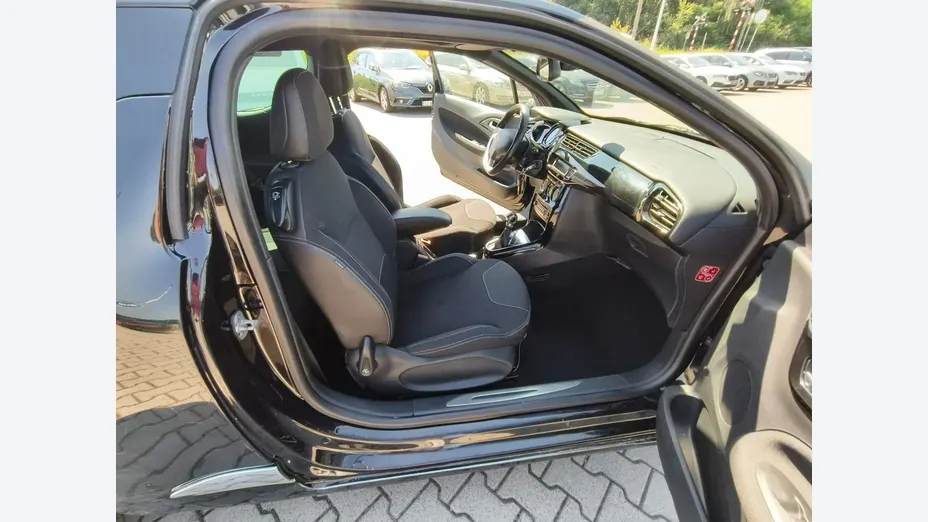 CITROEN DS3 -