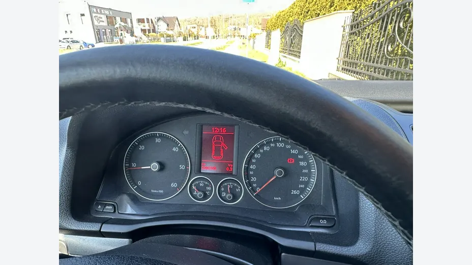 VOLKSWAGEN Golf -