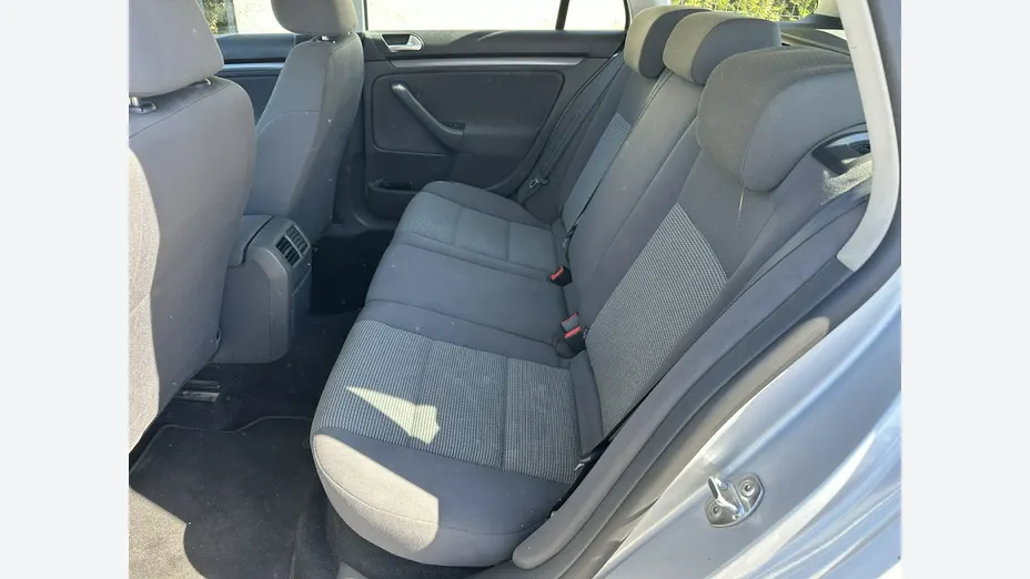 VOLKSWAGEN Golf -