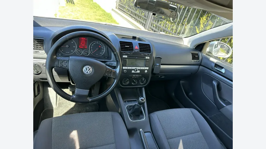 VOLKSWAGEN Golf -