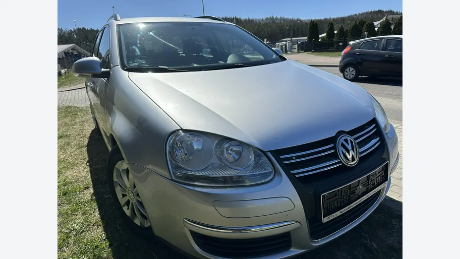 VOLKSWAGEN Golf -