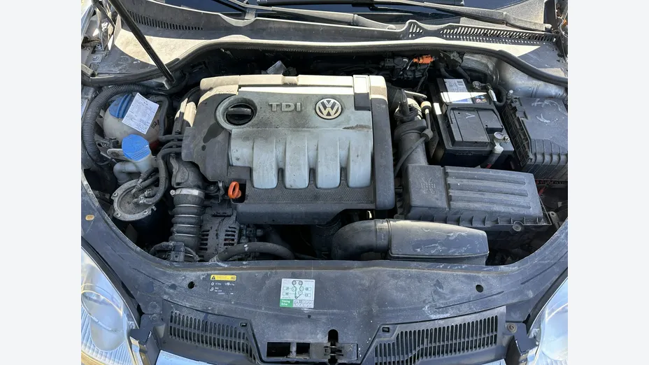 VOLKSWAGEN Golf -
