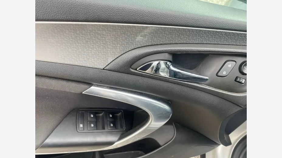 OPEL Insignia -