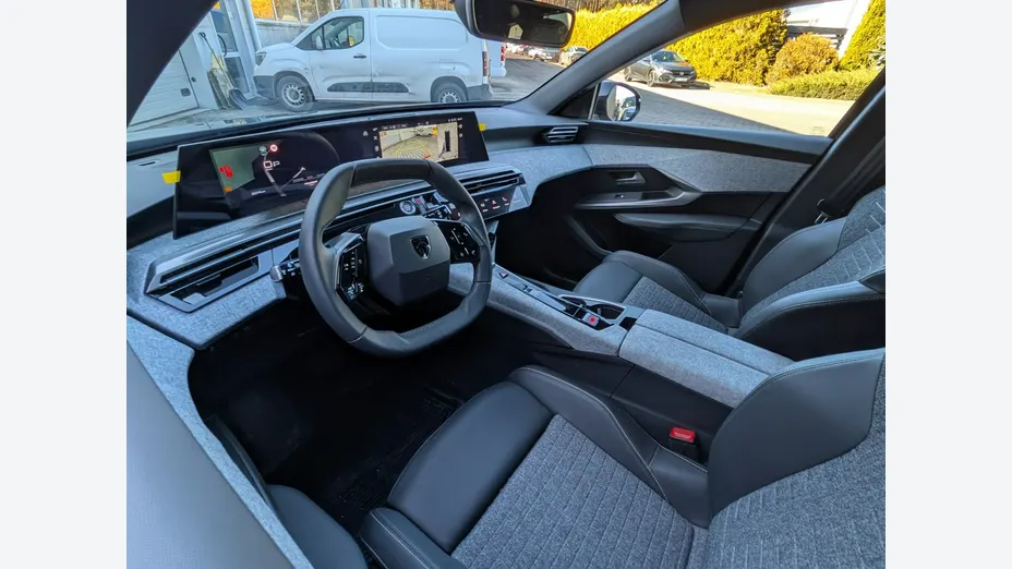 PEUGEOT 5008 -