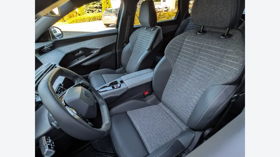 PEUGEOT 5008 -