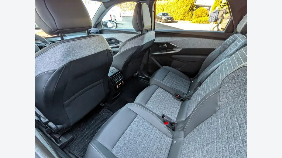 PEUGEOT 5008 -