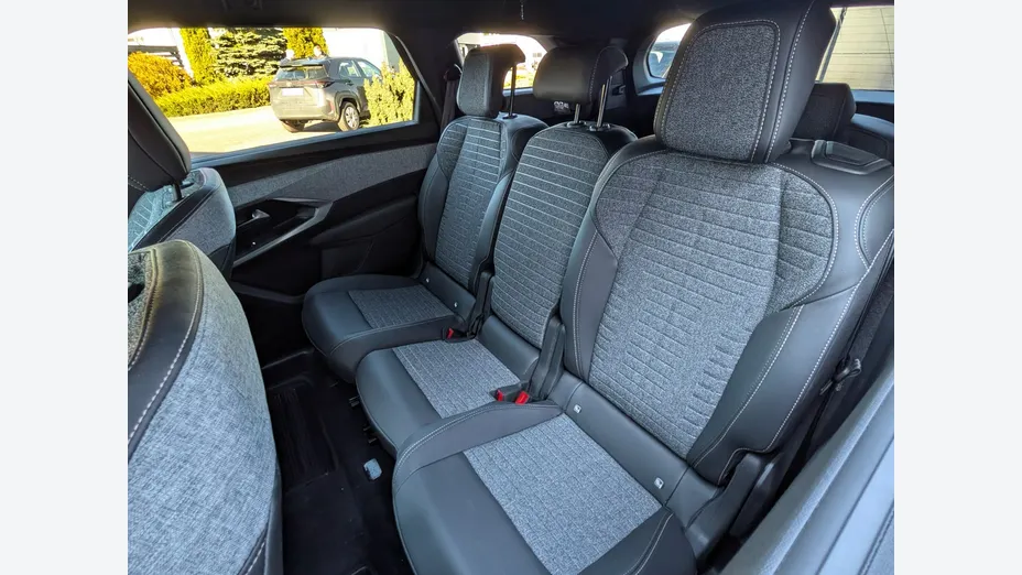 PEUGEOT 5008 -