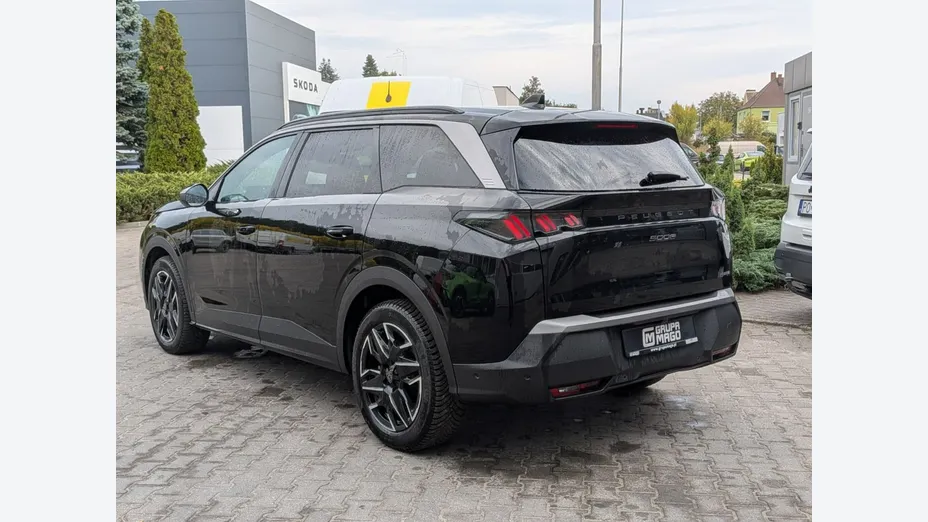 PEUGEOT 5008 -