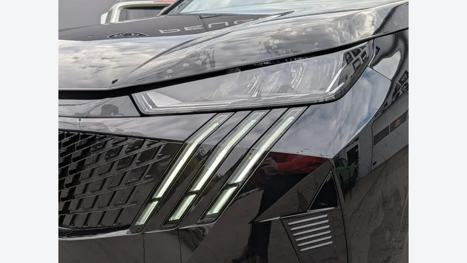 PEUGEOT 5008 -