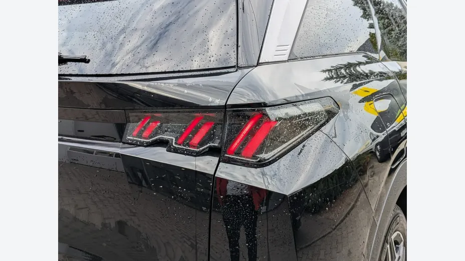 PEUGEOT 5008 -