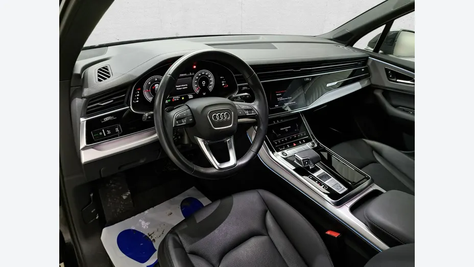 AUDI Q7 -