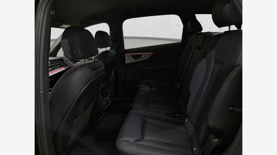 AUDI Q7 -